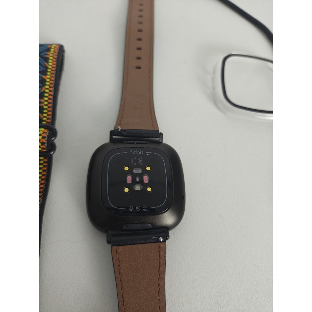 Fitbit Unisex Versa 3 Smartwatch OS Black GPS FB511 Bundle - Picture 5 of 5